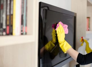 7 Easy Steps for Cleaning a TV Screen