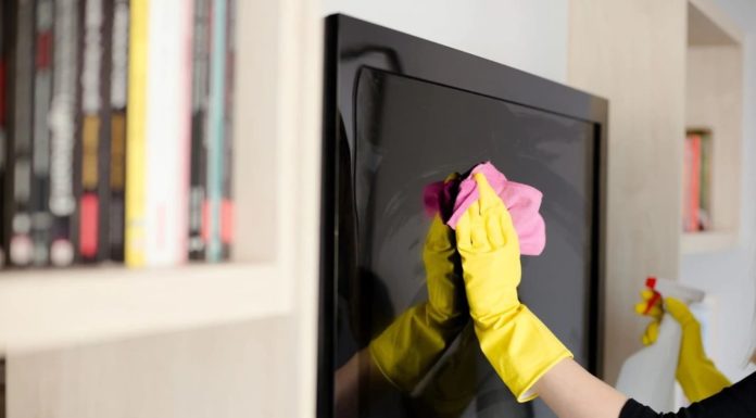 7 Easy Steps for Cleaning a TV Screen