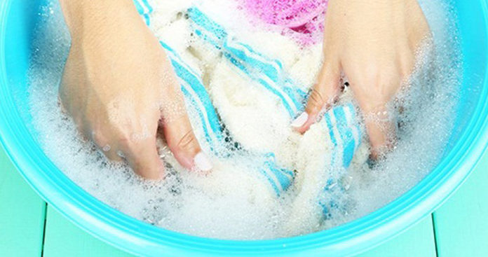 “Efficient and Simple Solutions for Removing Oil Stains from Clothing”