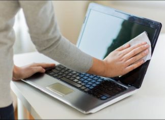 How to Quickly Remove Dust and Dirt from Your Computer Screen in 4 Easy Steps