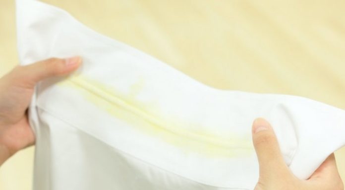 Removing Yellow Stains from Clothing without Detergent – A Simple Trick to Make Your Clothes Brand New Again!