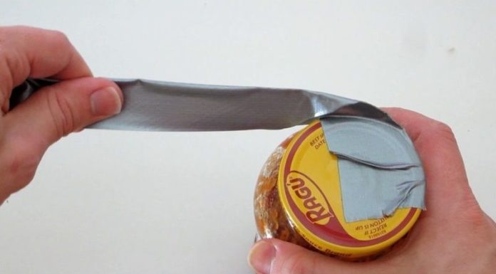 11 Simple Solutions for Tightly Twisted Glass Jar Lids