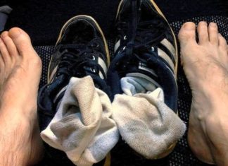 How to Treat Foot Odor Quickly and Easily at Home – 12 Tips