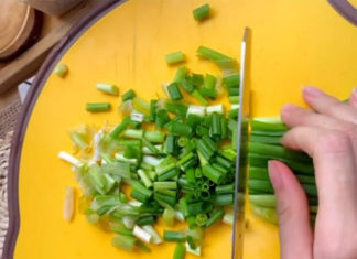 How to Store Green Onions in the Fridge for up to a Month Without Spoiling