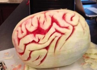 8 Spectacular Halloween Fruit Decorating Ideas