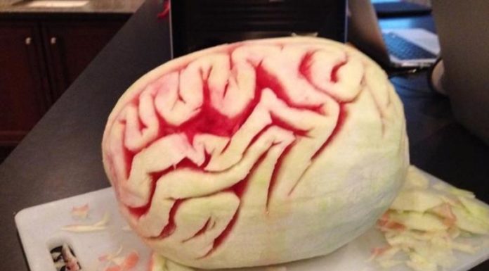 8 Spectacular Halloween Fruit Decorating Ideas