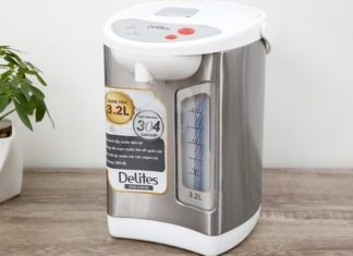 How to Pour Hot Water from an Electric Kettle Safely and Effectively