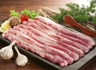 4 Simple Methods of Making Delicious Boiled Meat to Wow the Crowd