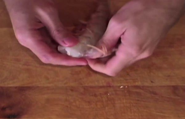 Perfectly Peeling and Deveining Shrimp in a Flash