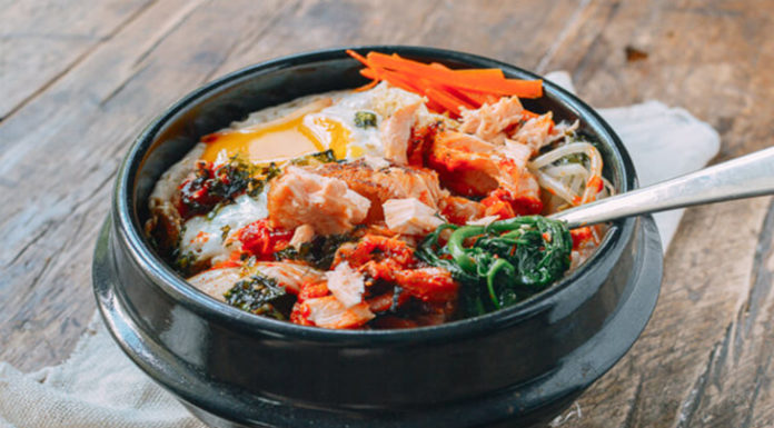 Creating a Delicious Korean Salmon Rice Bowl with Broccoli in an Electric Rice Cooker