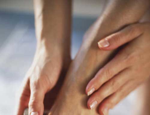PREVENTING DRYNESS AND DARKENING OF FEET AFTER SUN EXPOSURE