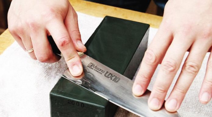 Using a Sharpening Stone: Tips for Choosing and Sharpening Your Razor