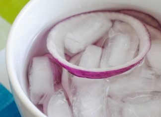 Unbelievable Results of Placing an Onion in Ice Water