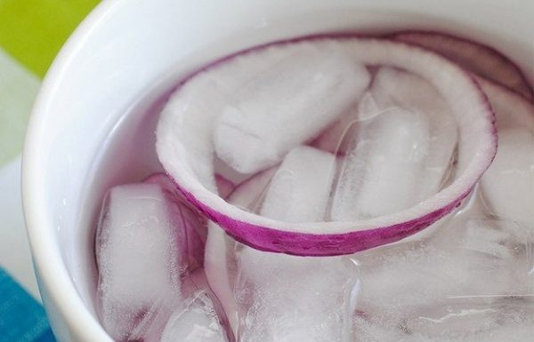 Unbelievable Results of Placing an Onion in Ice Water