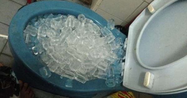 Incredible Results after Pouring Cold Water in the Toilet