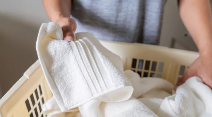 Exploring the Advantages of Using Vinegar for Laundry