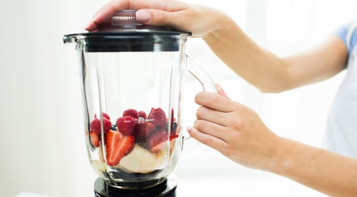 Investigating Leaks in Blenders: Discovering Causes and Easy Fixes