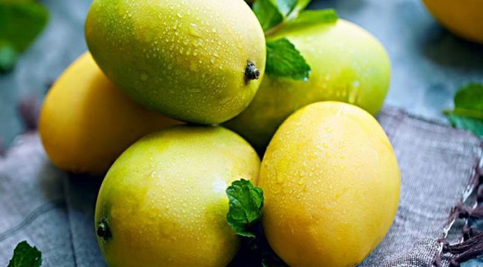 Peeling Mango Easily with Only One Toothpick – No Knife Required