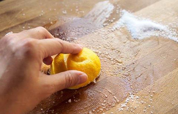 13 Surprisingly Effective Small Tips Using Lemons