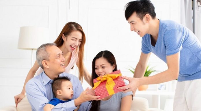 Gift Ideas to Impress Your Partner’s Parents on Your First Meeting