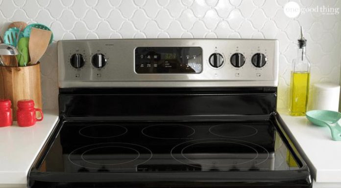 Easy and Convenient Cleaning of an Induction Cooktop with Just One Ingredient