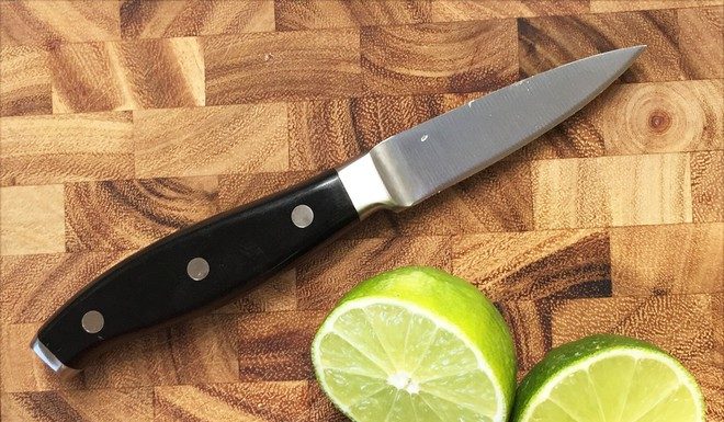 Discover How Squeezing Lemons the Right Way Can Double Your Citrus Yield!