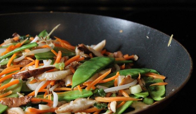 Amaze Your Family with This Unique “Magic Trick” of Stir-Frying Vegetables without Oil