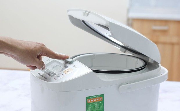 Know the Reasons Why You Should Not Open the Lid of an Electric Rice Cooker After Cooking