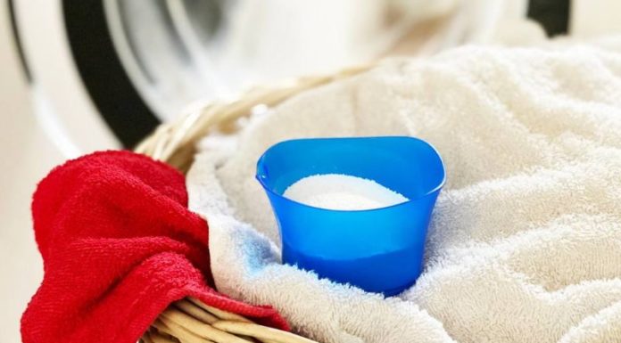 6 Methods You Can Use to Tackle Greasy Clothes