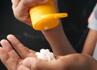 Tips on How to Smooth Out Clumpy Sunscreen