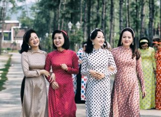 15+ Personality-Filled and Thoughtful Reunion Gifts