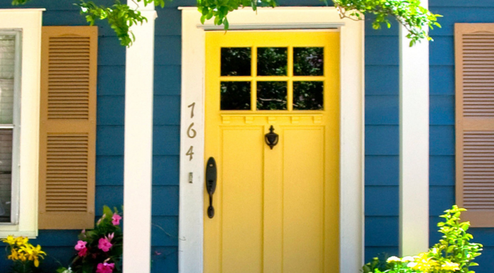 Creating an Eye Catching Front Door Display: Ideas and Inspiration