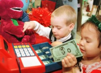 5 Effective Ways to Teach Your Child Early Personal Financial Management Skills