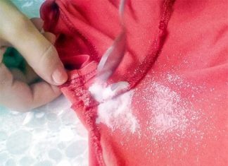 8 Familiar Ingredients to Help Remove Stains Left by Deodorant on Clothes