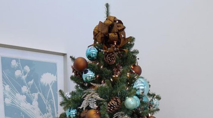 Simple and Impressive Ways to Decorate Your Christmas Tree at Home