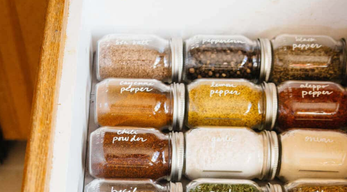 8 Ways to Keep Your Family Kitchen Organized and Tidy