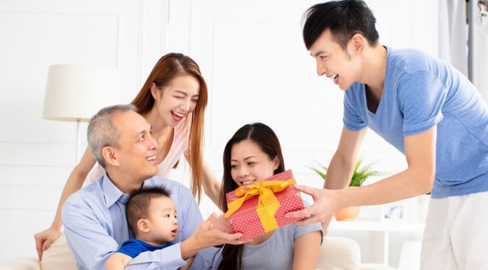 15 Heartwarming Gifts that Will Melt the Hearts of Your In-Laws on the Occasion of Lunar New Year 2023