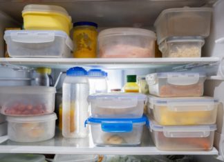 How long can pizza and sausages be stored in the refrigerator?