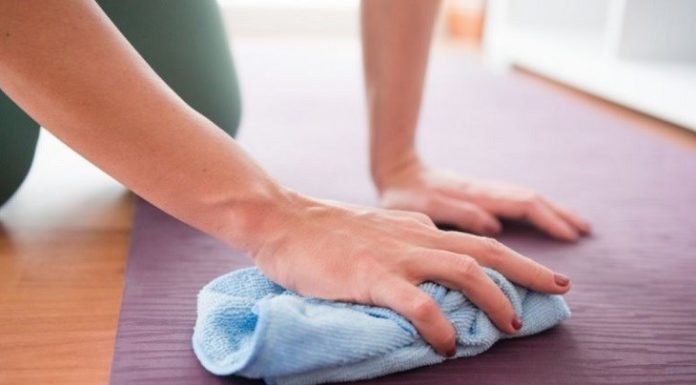 A Beginner’s Guide to Simple Yoga Mat Cleaning Techniques You Should Know