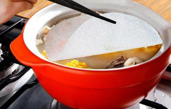 Secrets to skim fat off clear broth soup