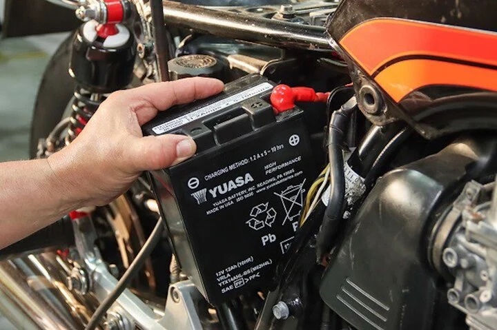What to do when the motorcycle battery has been idle for too long and runs out of power?