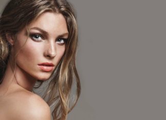 The secret to applying a light and non-smudging blush for hot summer days