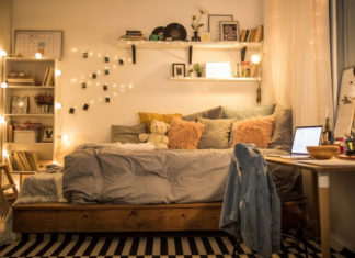 Secrets to Keeping a Windowless Room Bright and Airy