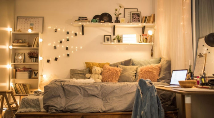 Secrets to Keeping a Windowless Room Bright and Airy