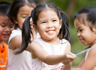 How to raise an extraverted child?