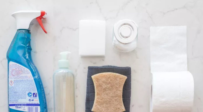 How to clean white walls