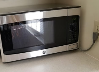 Considering the Pros and Cons of Continuously Plugging in a Microwave