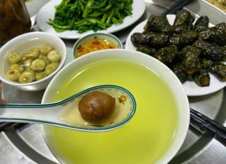 The Dilemma: Should I squeeze lime or blend with tamarind for Water Spinach Soup to be perfectly done?