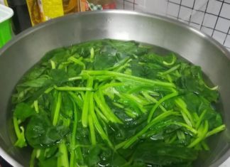 Top Chef Reveals Secret to Making Crunchy, Delicious Stir-Fried Green Vegetables