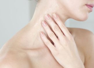 Effectively Nourish Your Neck Skin with a Banana and Cucumber Face Mask